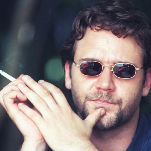 Russell Crowe Smoking